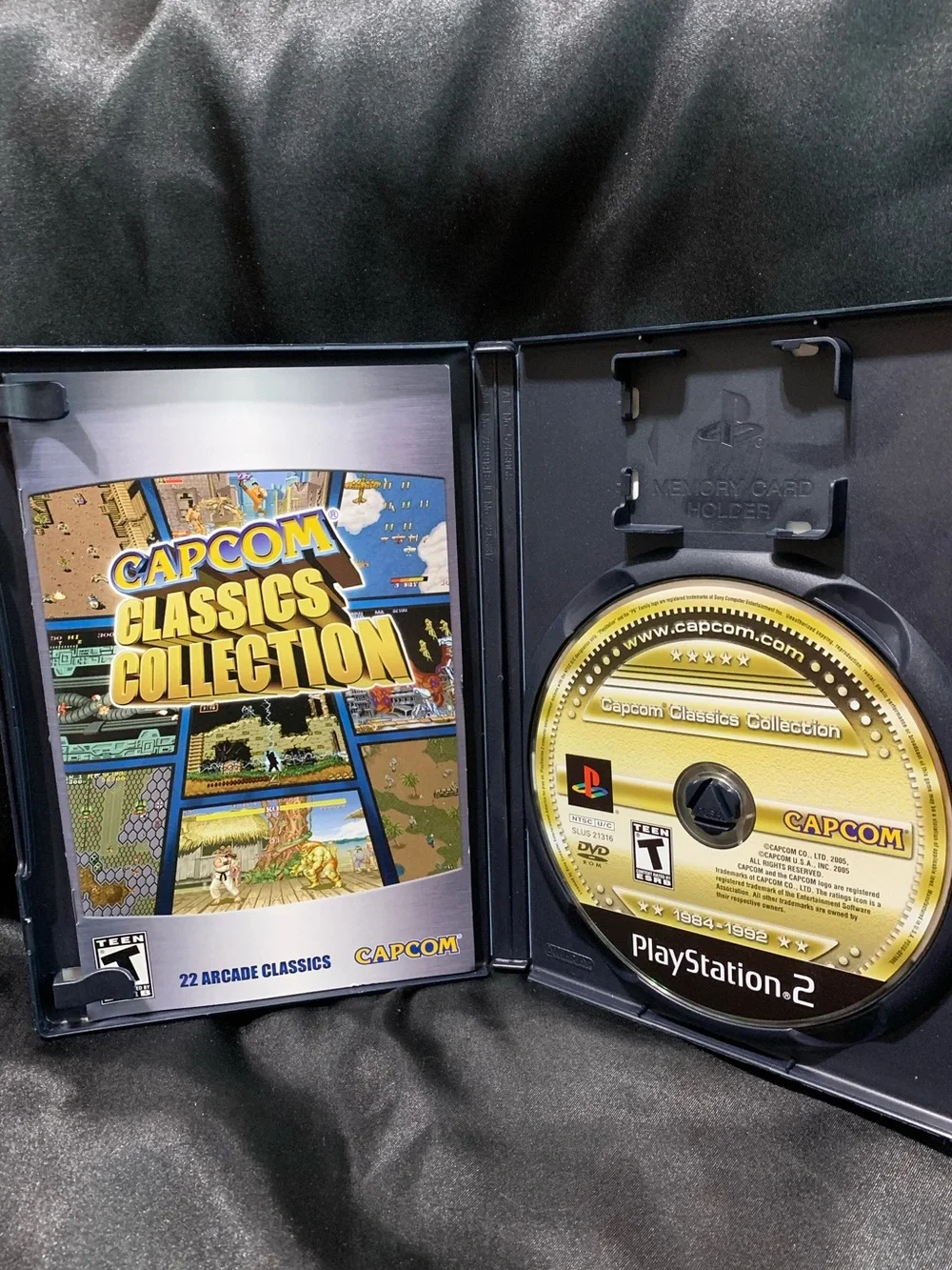 CAPCOM CLASSICS COLLECTION PS2 Video Game 22 Arcade Classics Rated T EUC